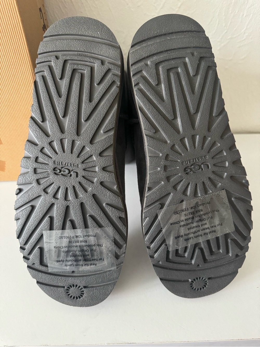 UGG Bailey Button Boot Sz 9 - Picture 8 of 10